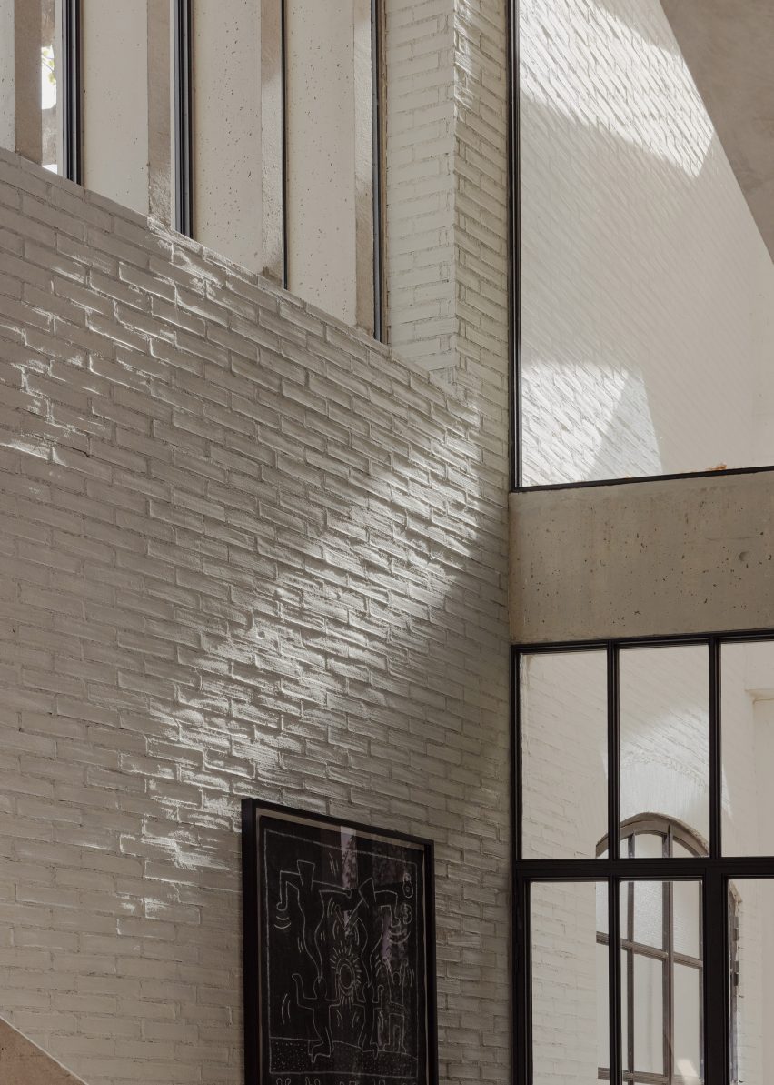 Agramonte House by António Bessa Cruz Architects