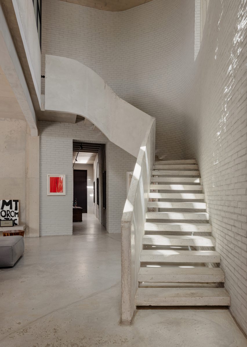 Agramonte House by António Bessa Cruz Architects