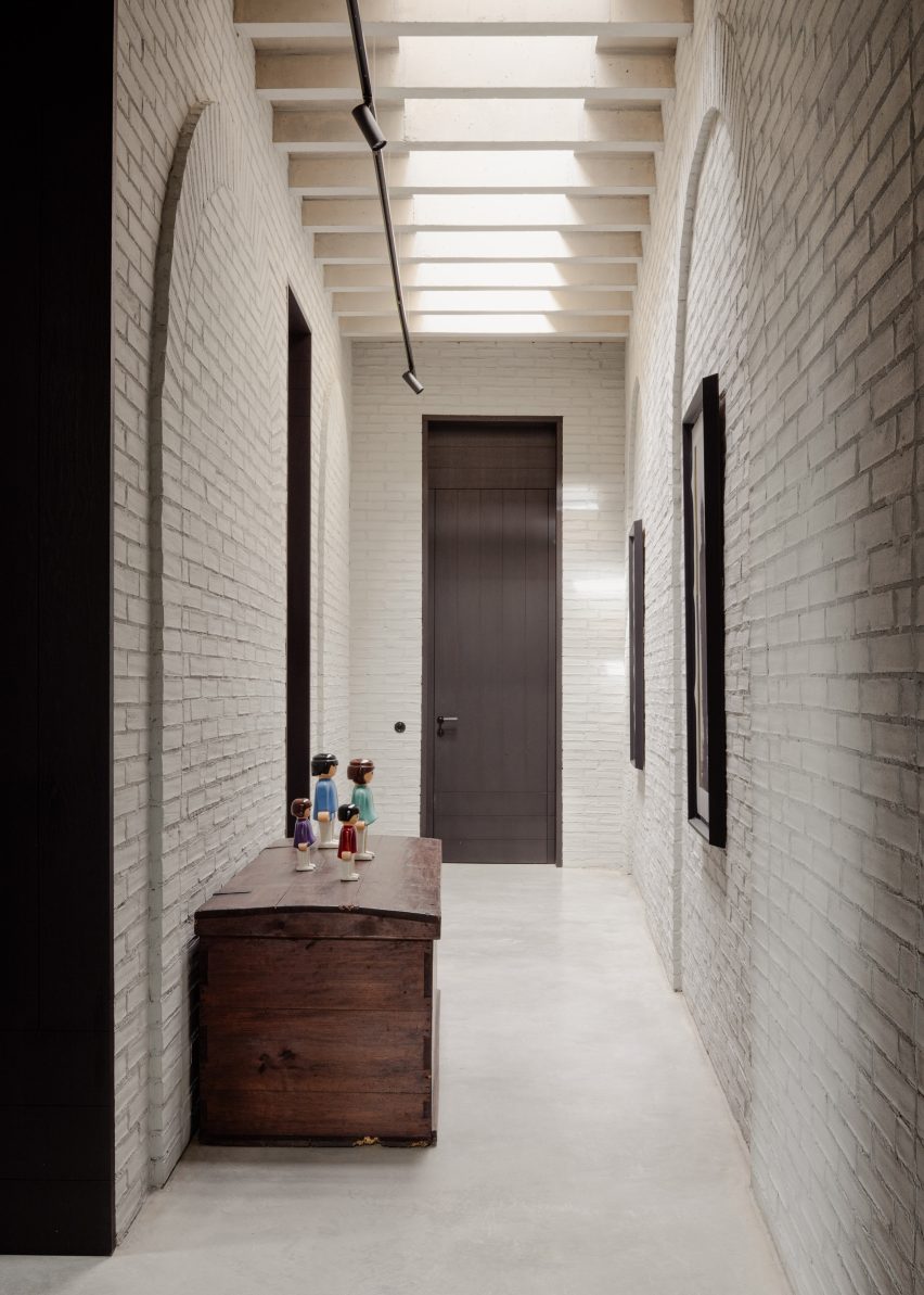Agramonte House by António Bessa Cruz Architects