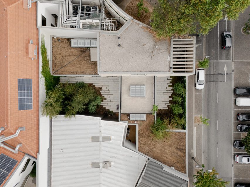 Agramonte House by António Bessa Cruz Architects