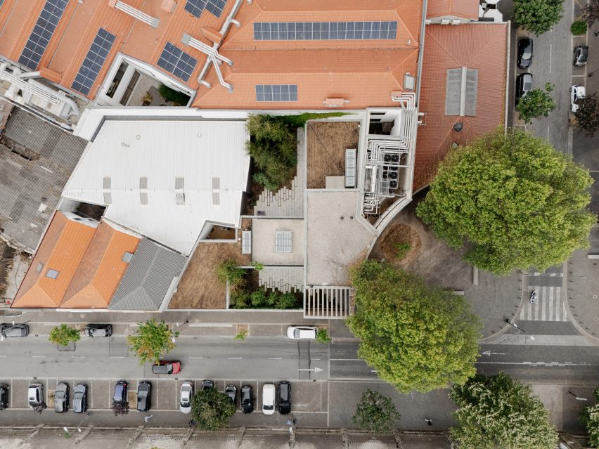 Agramonte House by António Bessa Cruz Architects