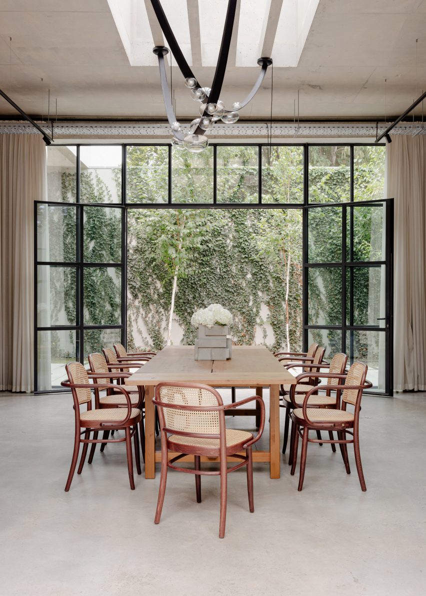Agramonte House by António Bessa Cruz Architects