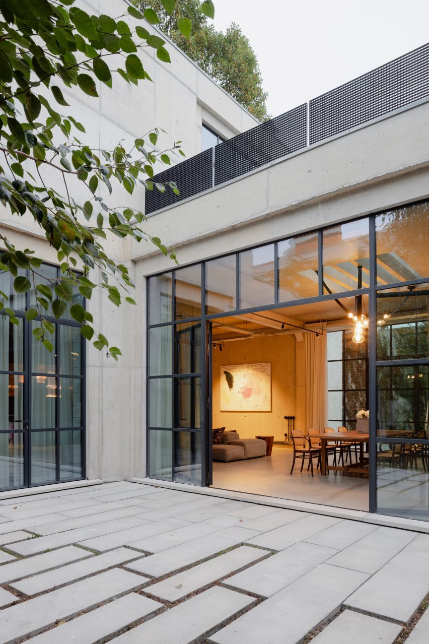 Agramonte House by António Bessa Cruz Architects