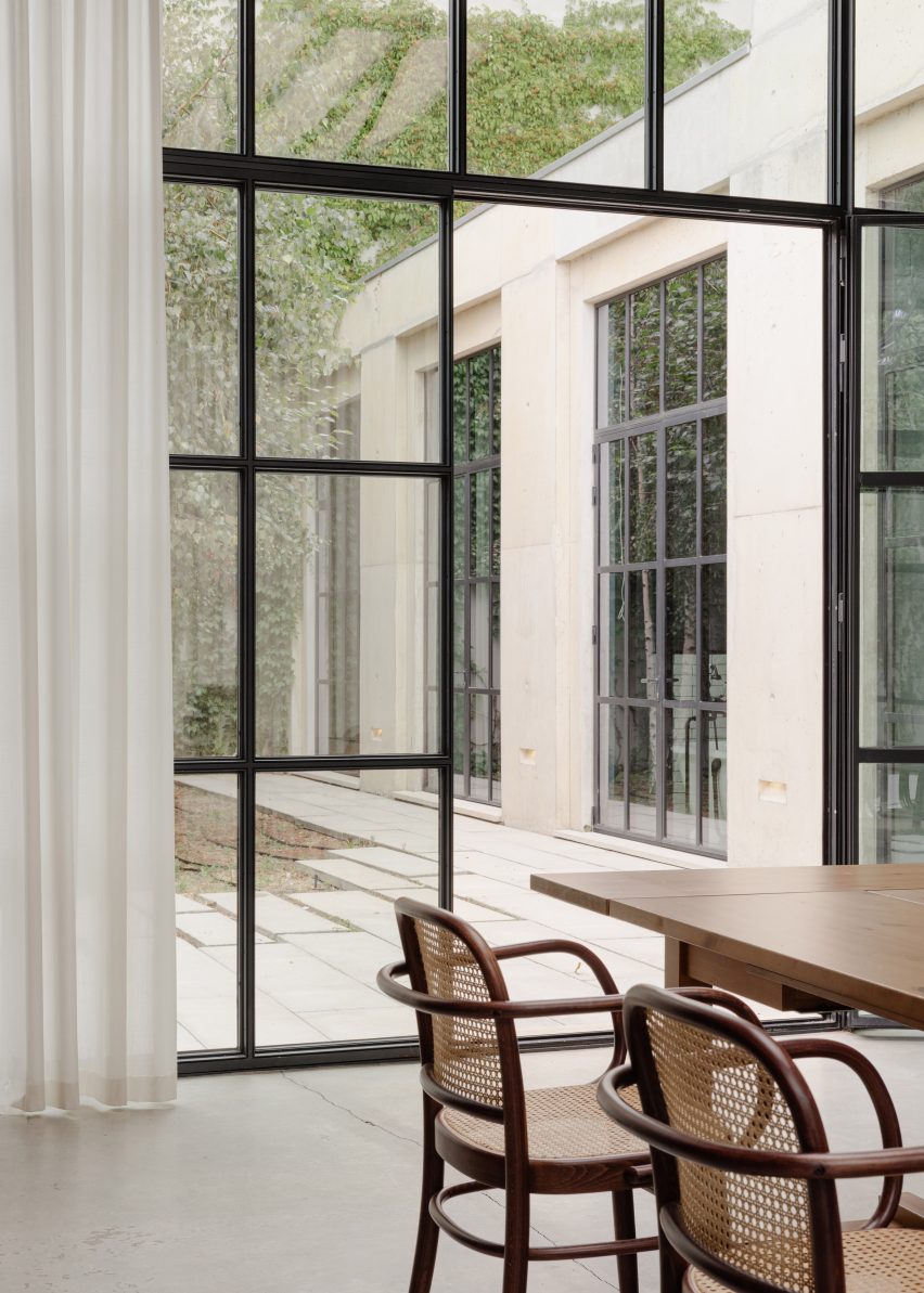 Agramonte House by António Bessa Cruz Architects