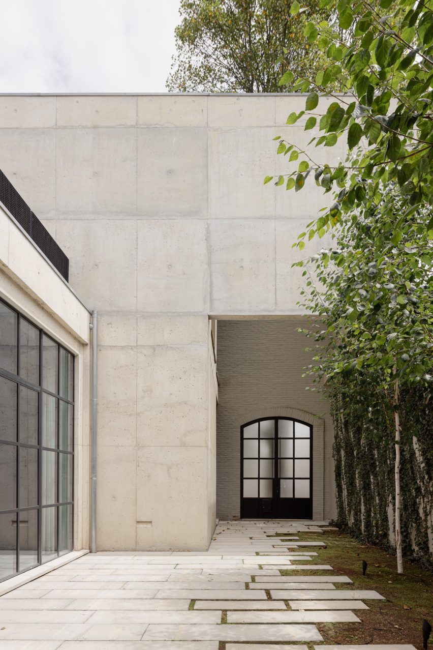Agramonte House by António Bessa Cruz Architects
