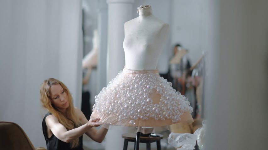 Iris van Herpen crafts “dissolving” Met Gala dress from 15,000 glass bubbles
