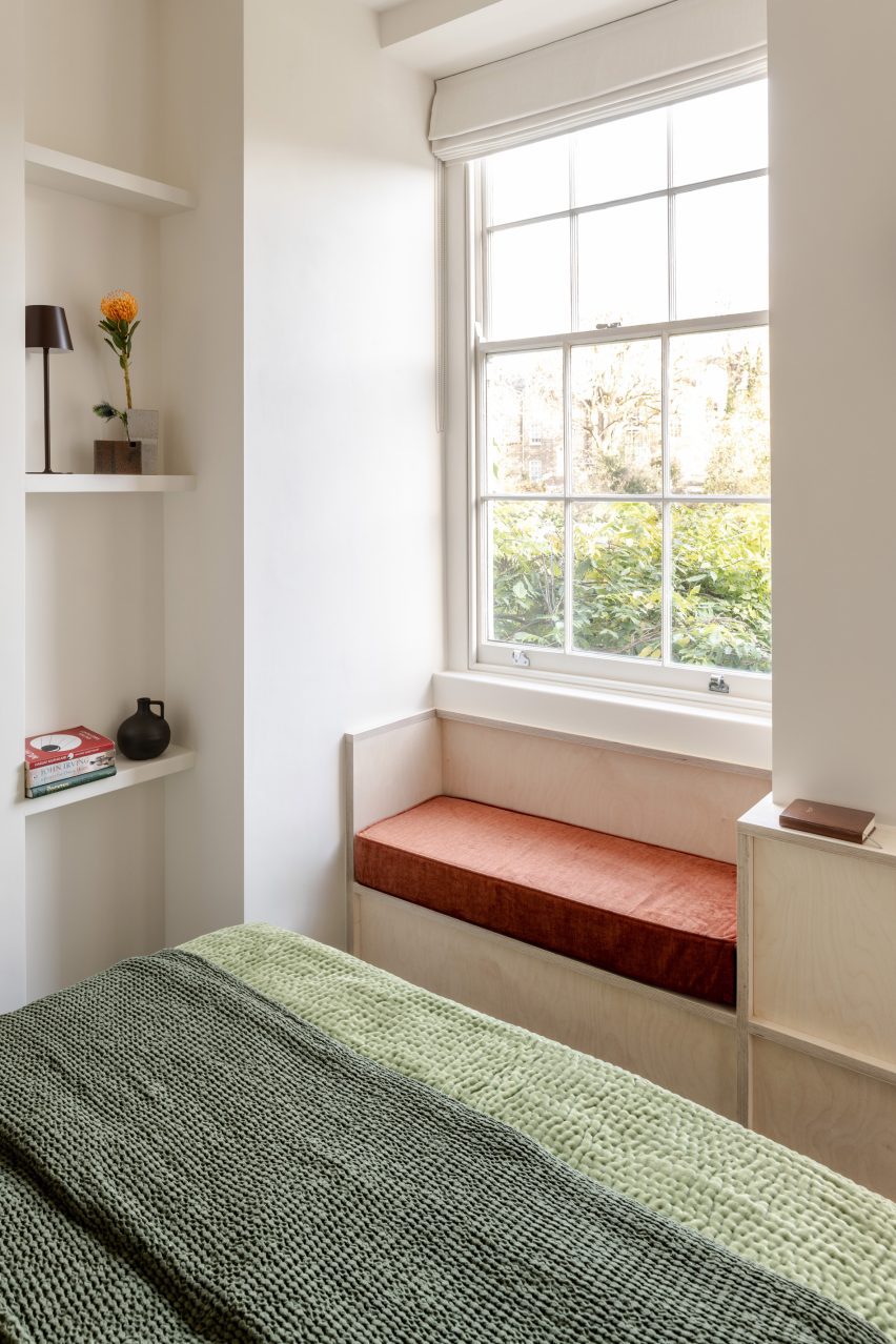 Micro flat in London by CIAO