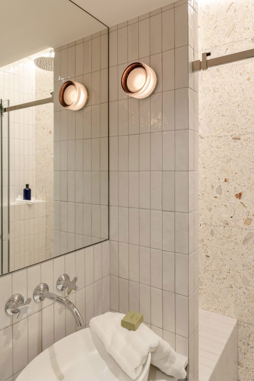 Micro flat in London by CIAO