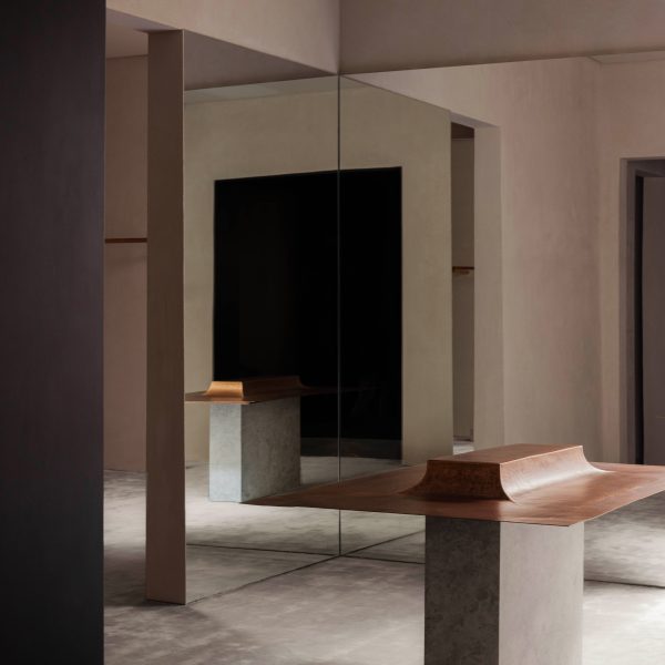 Perpendicular mirrored panels that create the illusion of more space