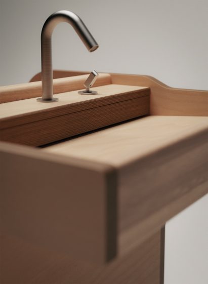 Integrated sink on Tambre tub by David Chipperfield Design for Agape