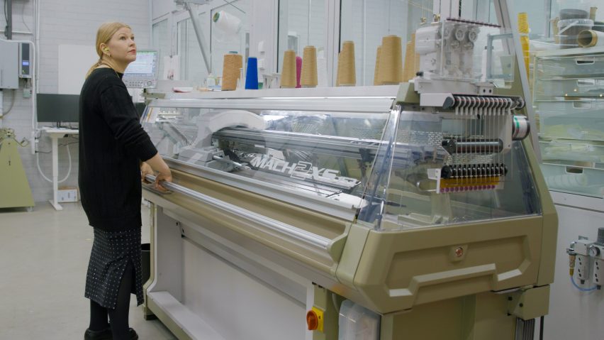 The knitting machine