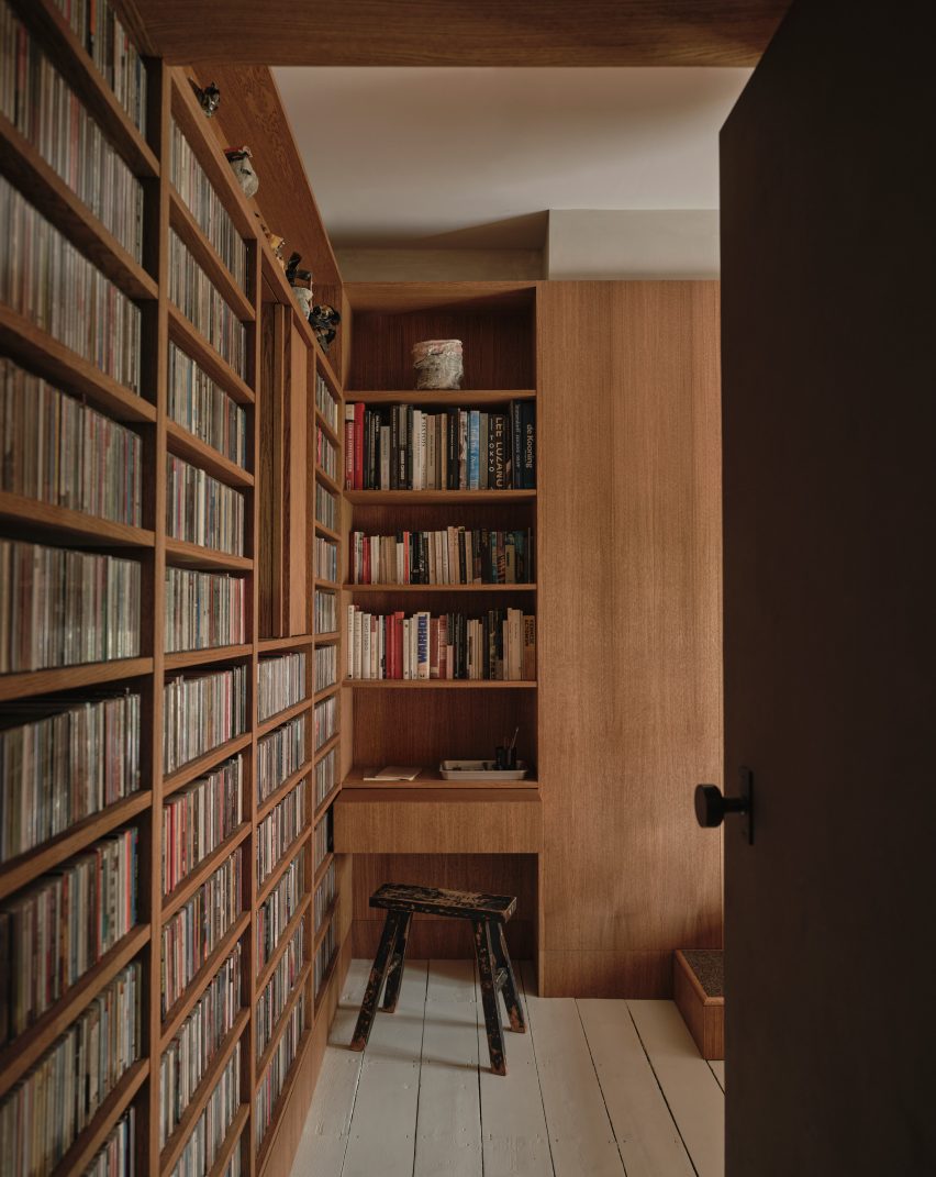 Book-lined nook