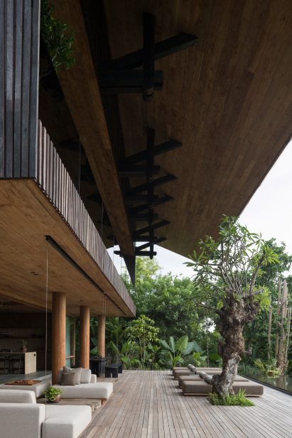 Residence in Bali with overhanging roof