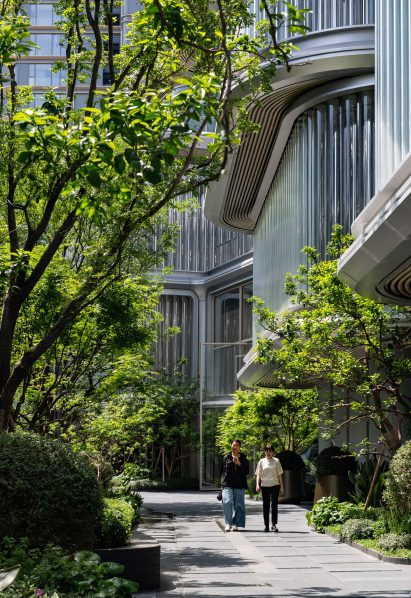 Gallery in Shanghai with tubular glass facades