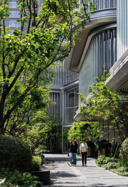Foster + Partners lines Shanghai art gallery with tubular glass, comments