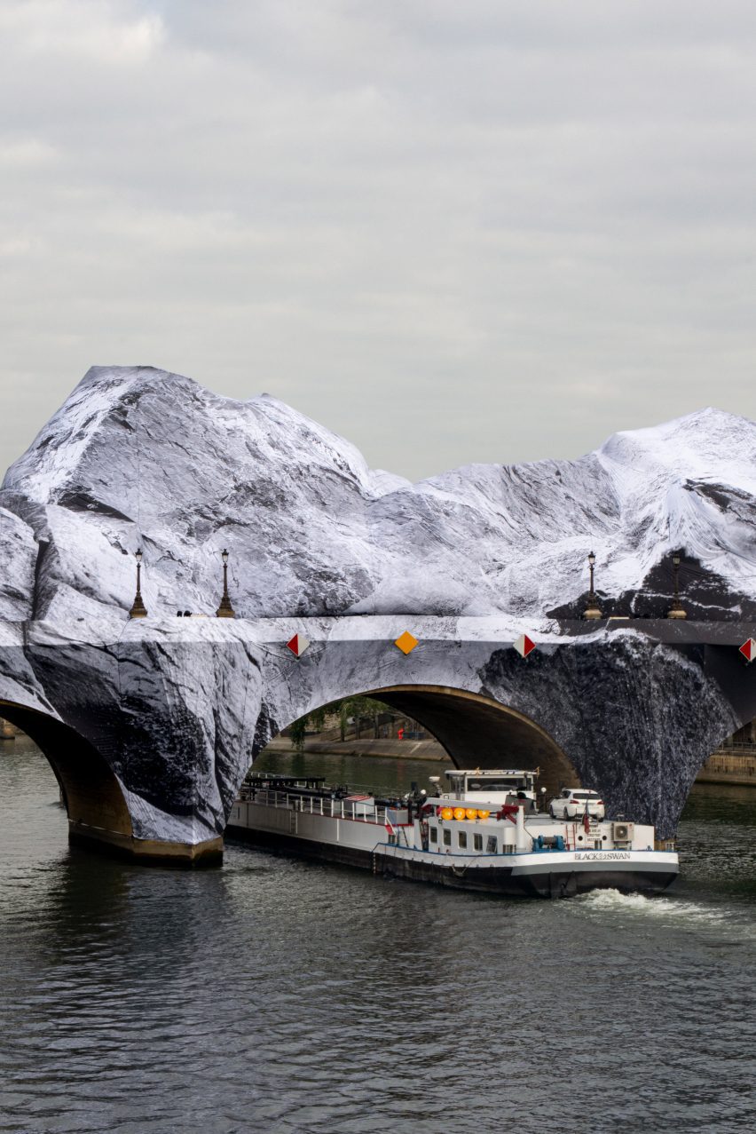 La Caverne du Pont Neuf by JR
