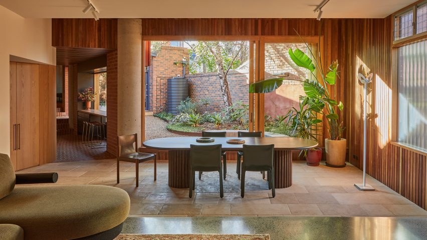 Laneway House by MRTN Architects