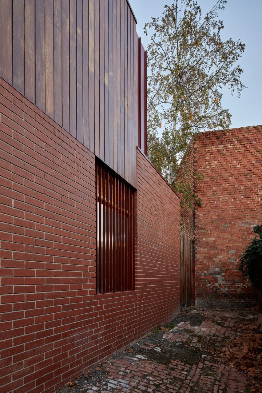 Laneway House by MRTN Architects