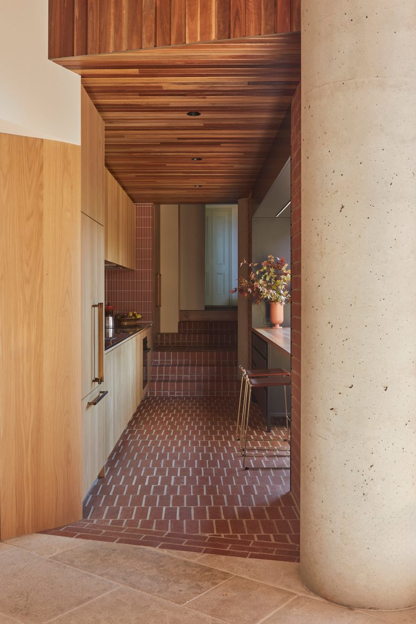 Laneway House by MRTN Architects