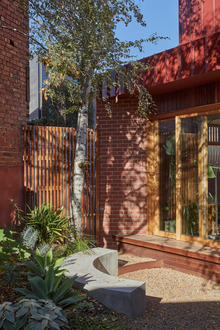 Laneway House by MRTN Architects