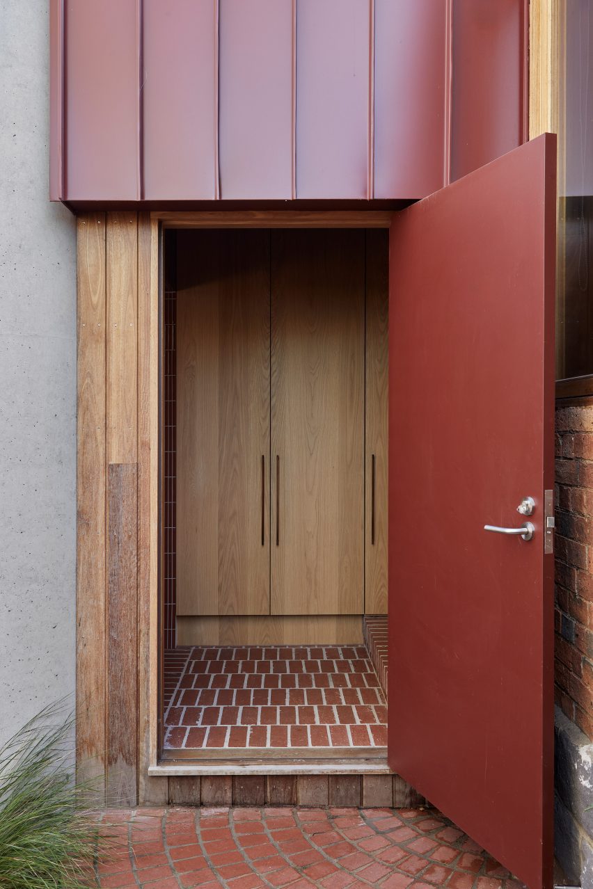 Laneway House by MRTN Architects