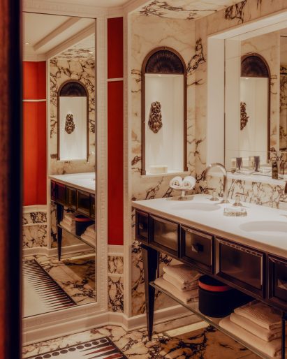 Bathroom in Orient Express Corinthian
