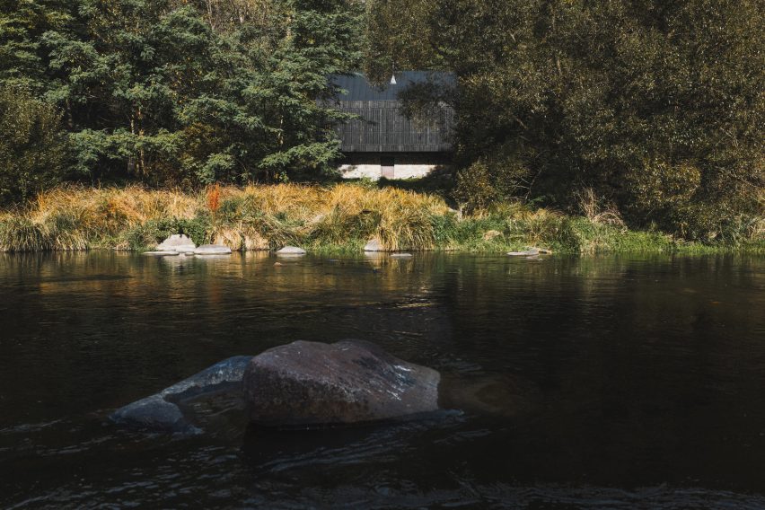 Czech log cabin by Mimosa Architects