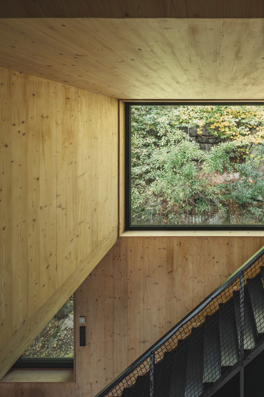Charred log cabin by Mimosa Architects