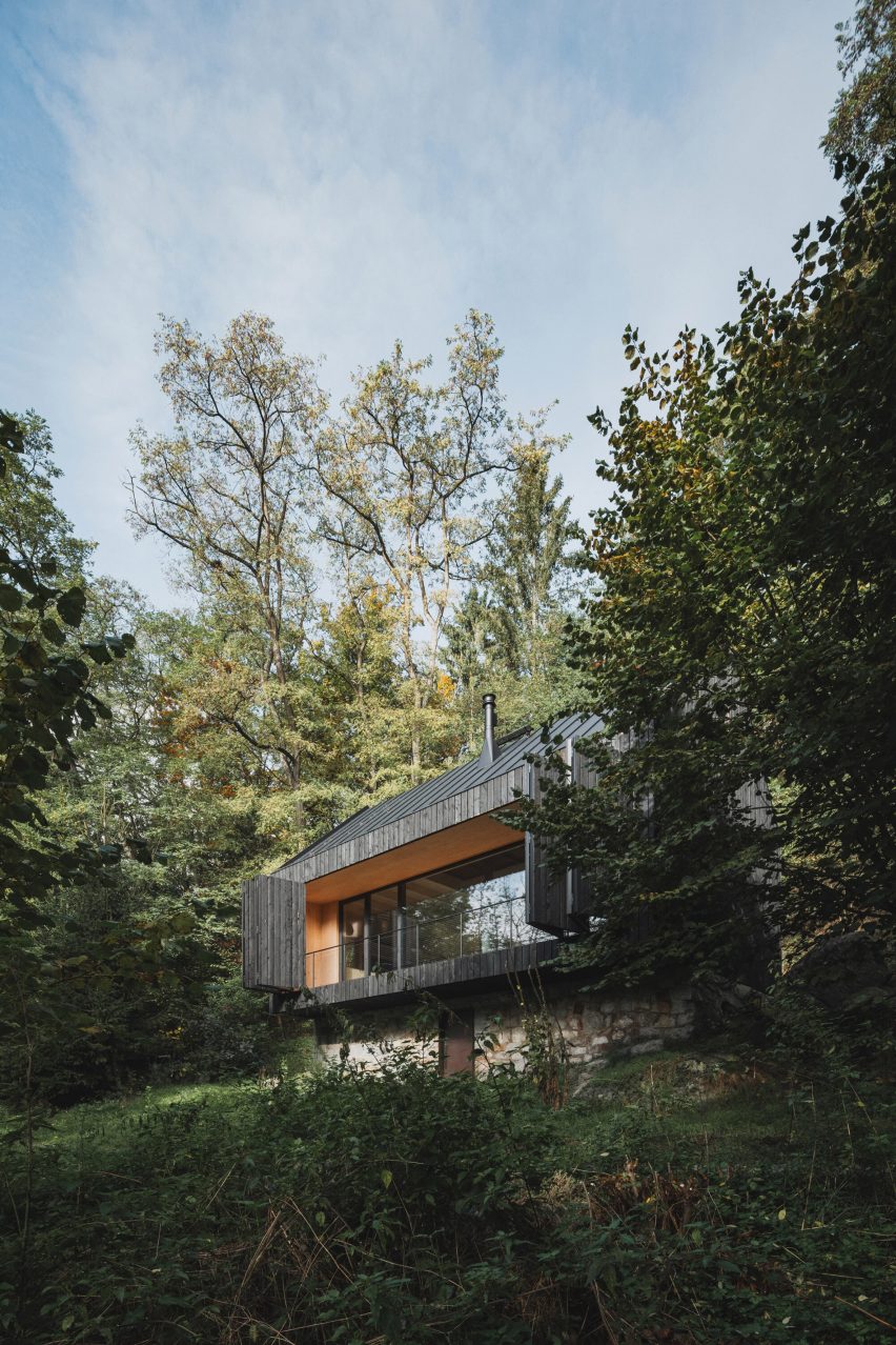 Czech log cabin by Mimosa Architects