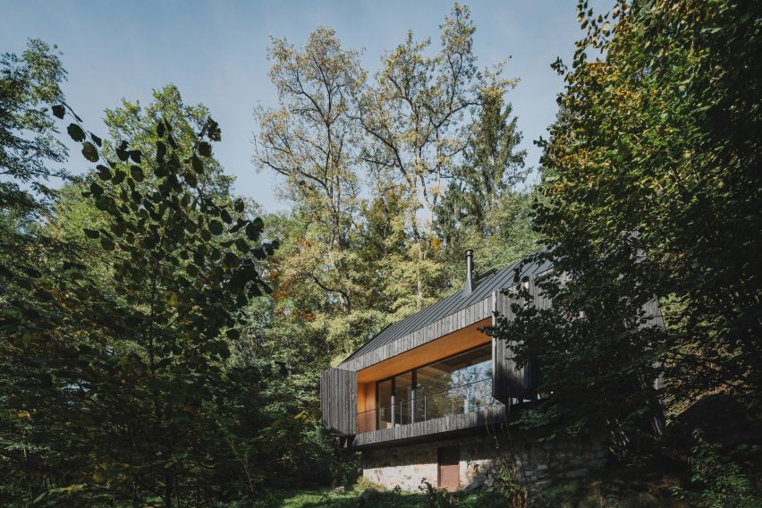 Czech log cabin by Mimosa Architects