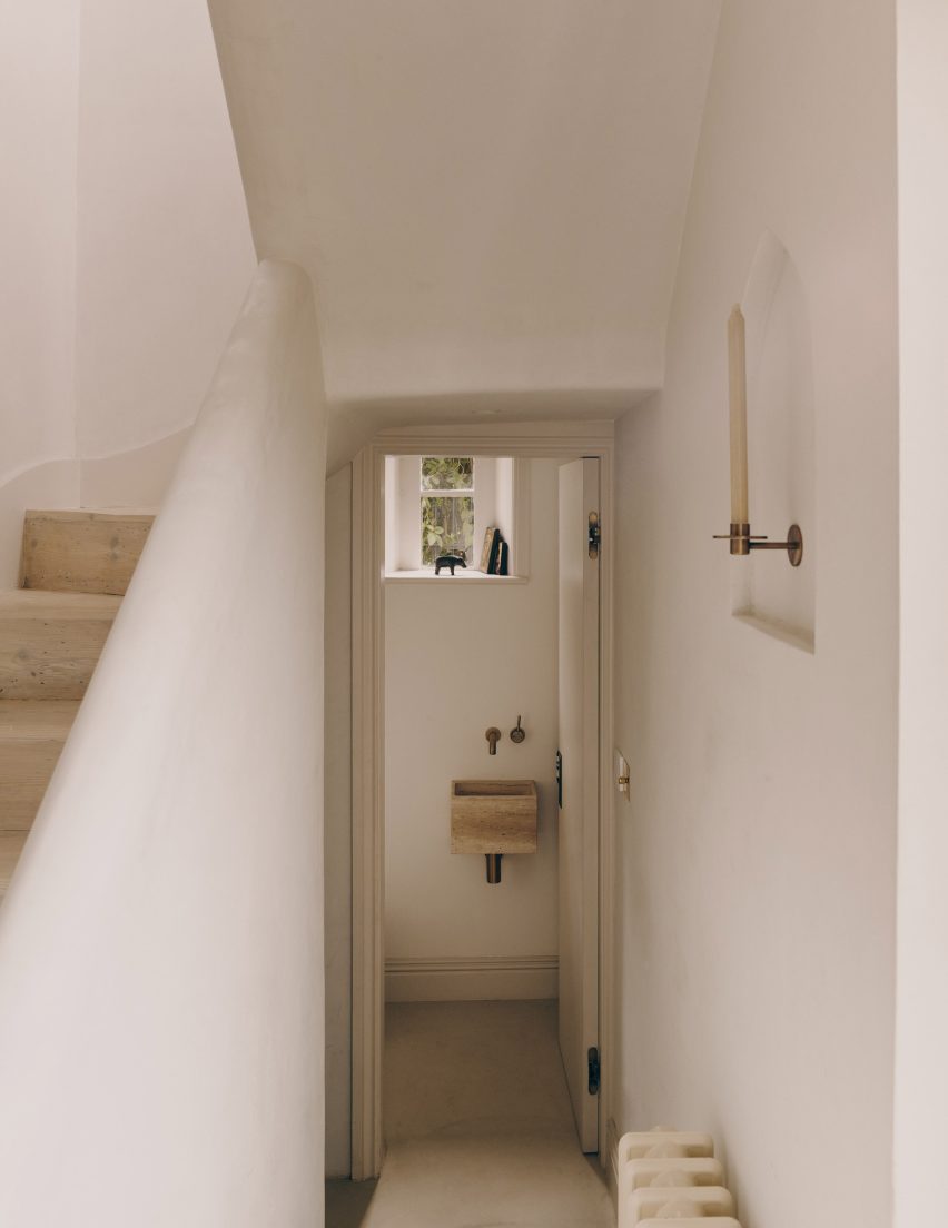 Cemetery House by Studio Hallett