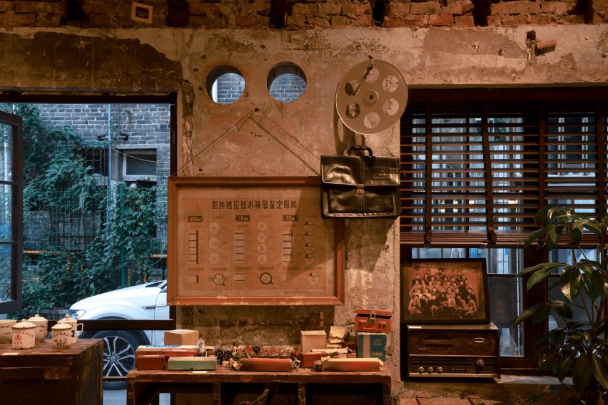 Jiangling Teahouse by Studio We Live