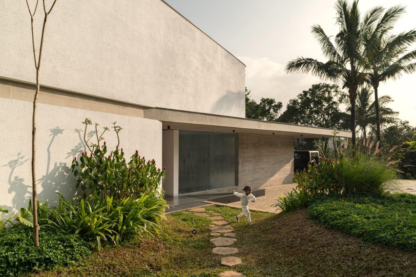 Summer Home by Mindspark Architects
