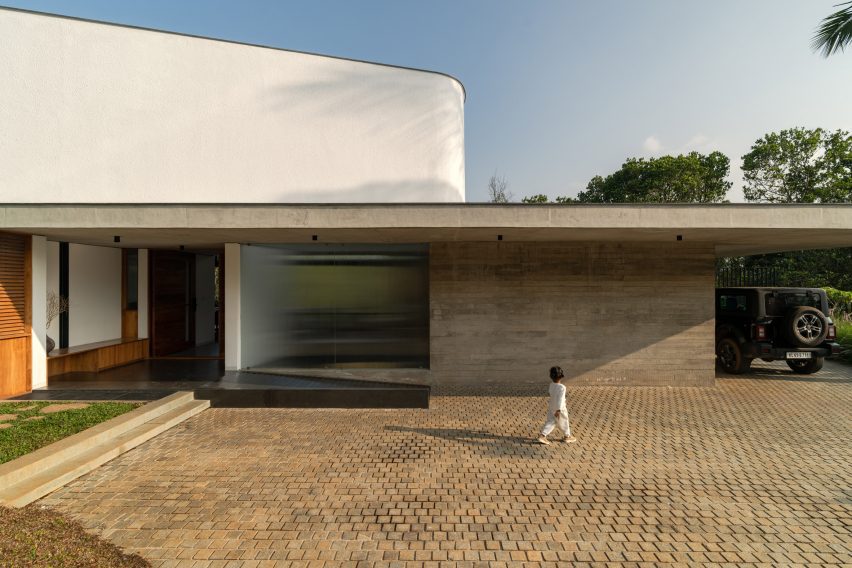 Summer Home by Mindspark Architects