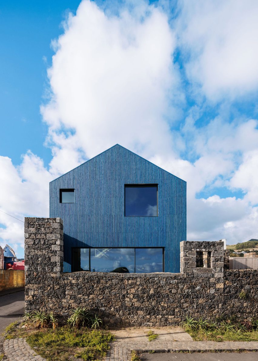 The Blue House Atelier Backlar exterior
