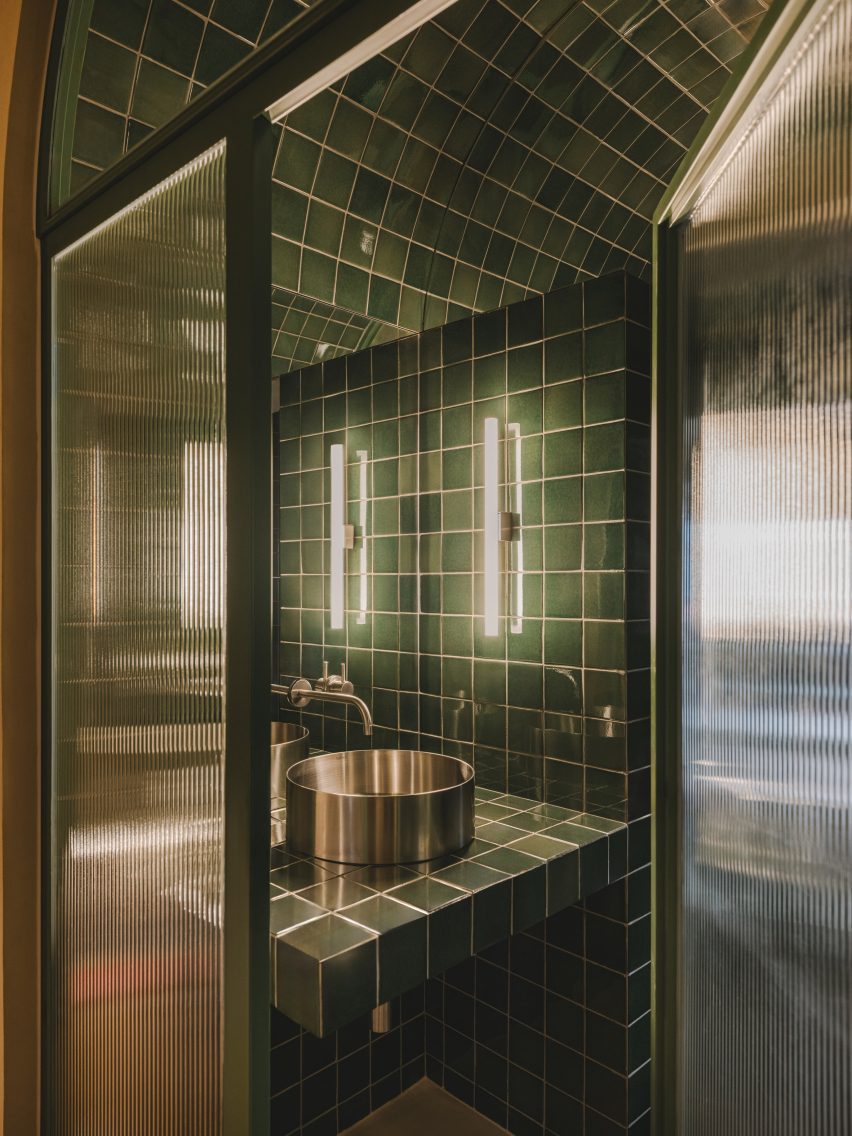Turo Park Sigla Studio green tiled bathroom