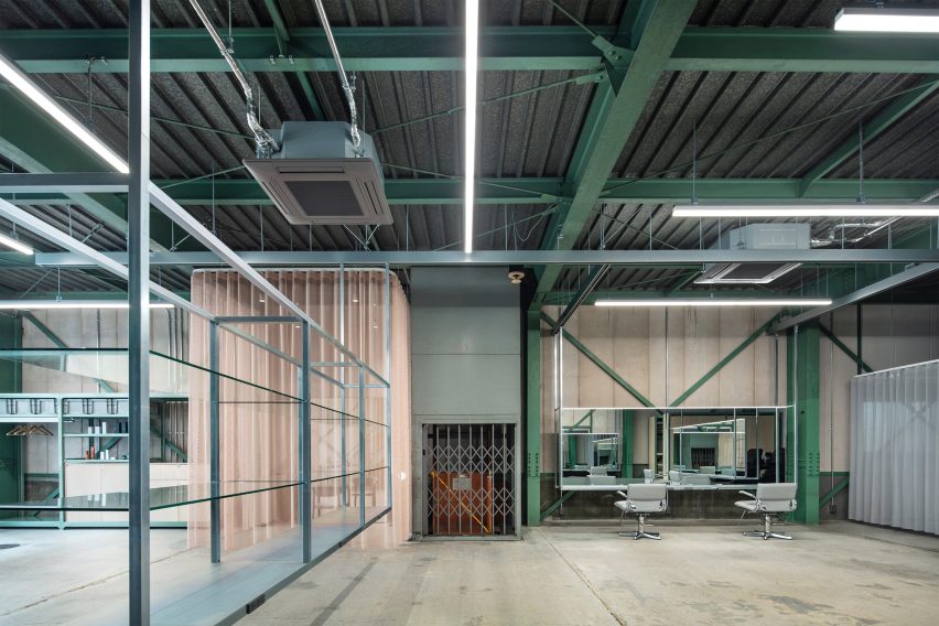 Unravel hair salon by Atelier Write