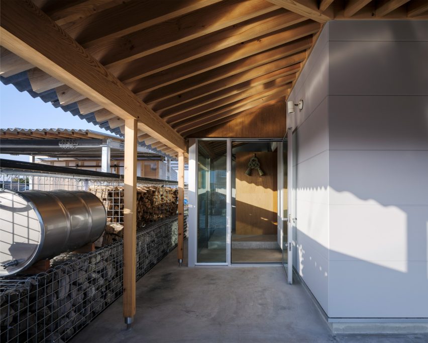 House in Miyakonojo by YNAS