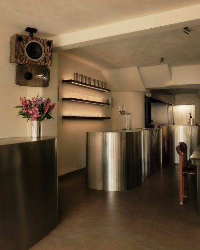 Curving metal bar
