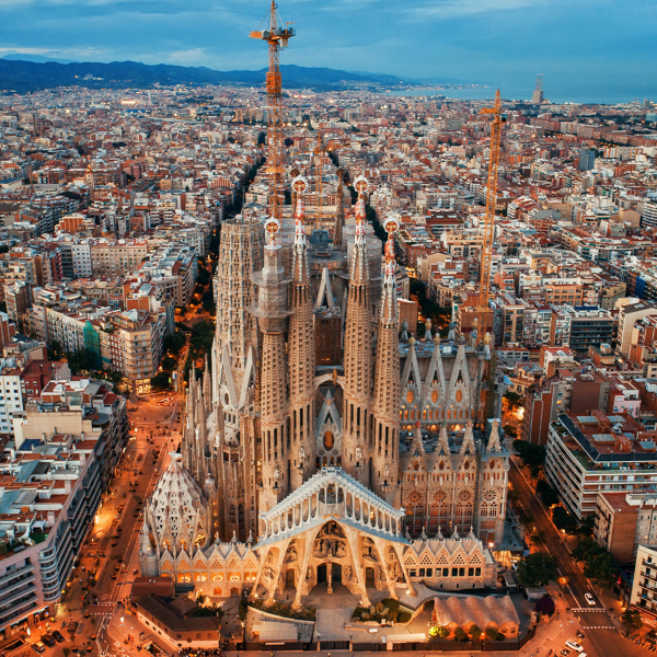 What makes Gaudí’s style so unique?