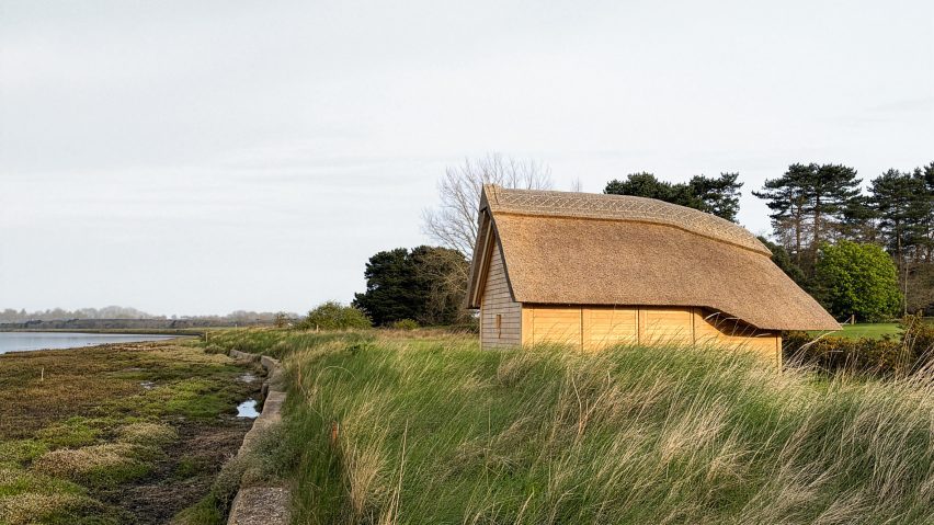 Alde Boathouse in Suffolk by Richard Parr Associates