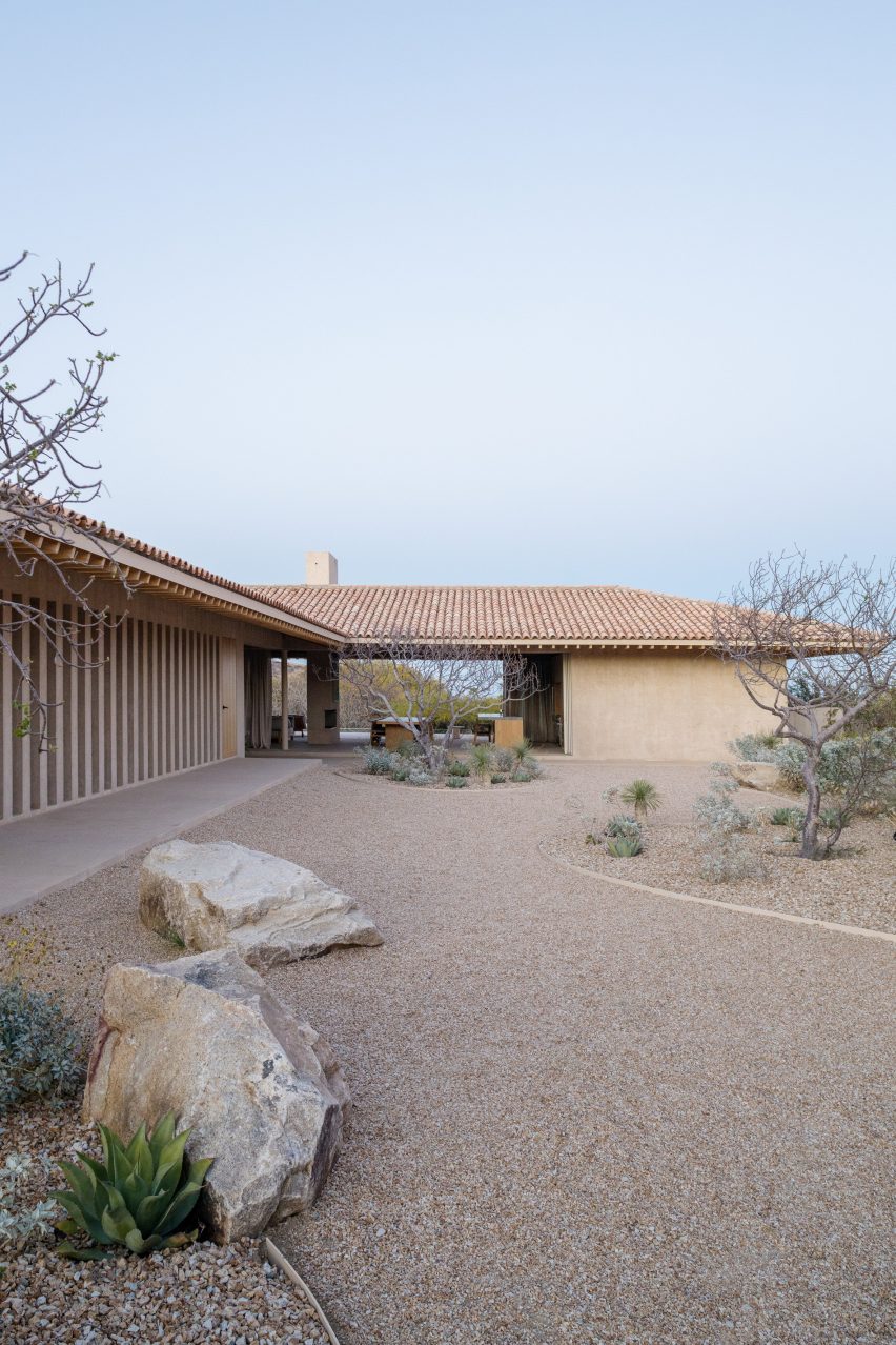 Casa en Palmilla by Estudio Ignacio Urquiza Ana Paula de Alba