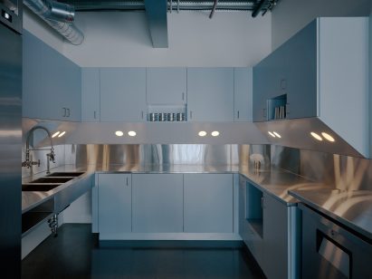 Retrofuturistic office by Charlap Hyman & Herrero