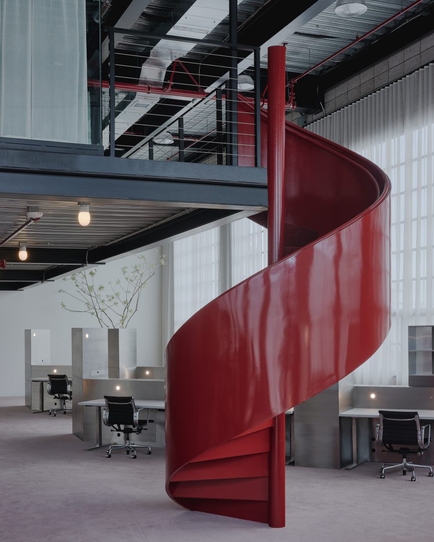 Retrofuturistic office by Charlap Hyman & Herrero