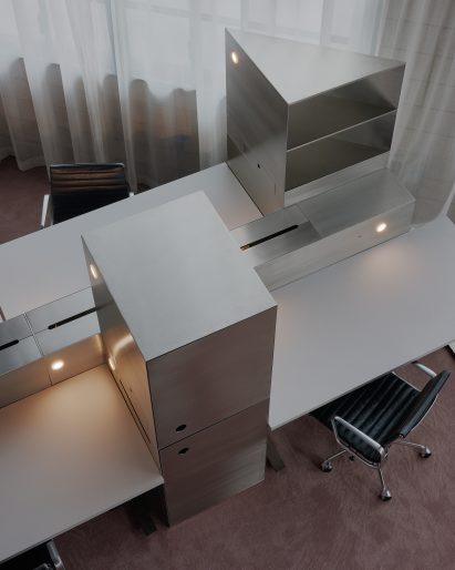 Retrofuturistic office by Charlap Hyman & Herrero