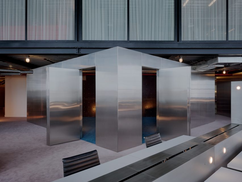 Retrofuturistic office by Charlap Hyman & Herrero