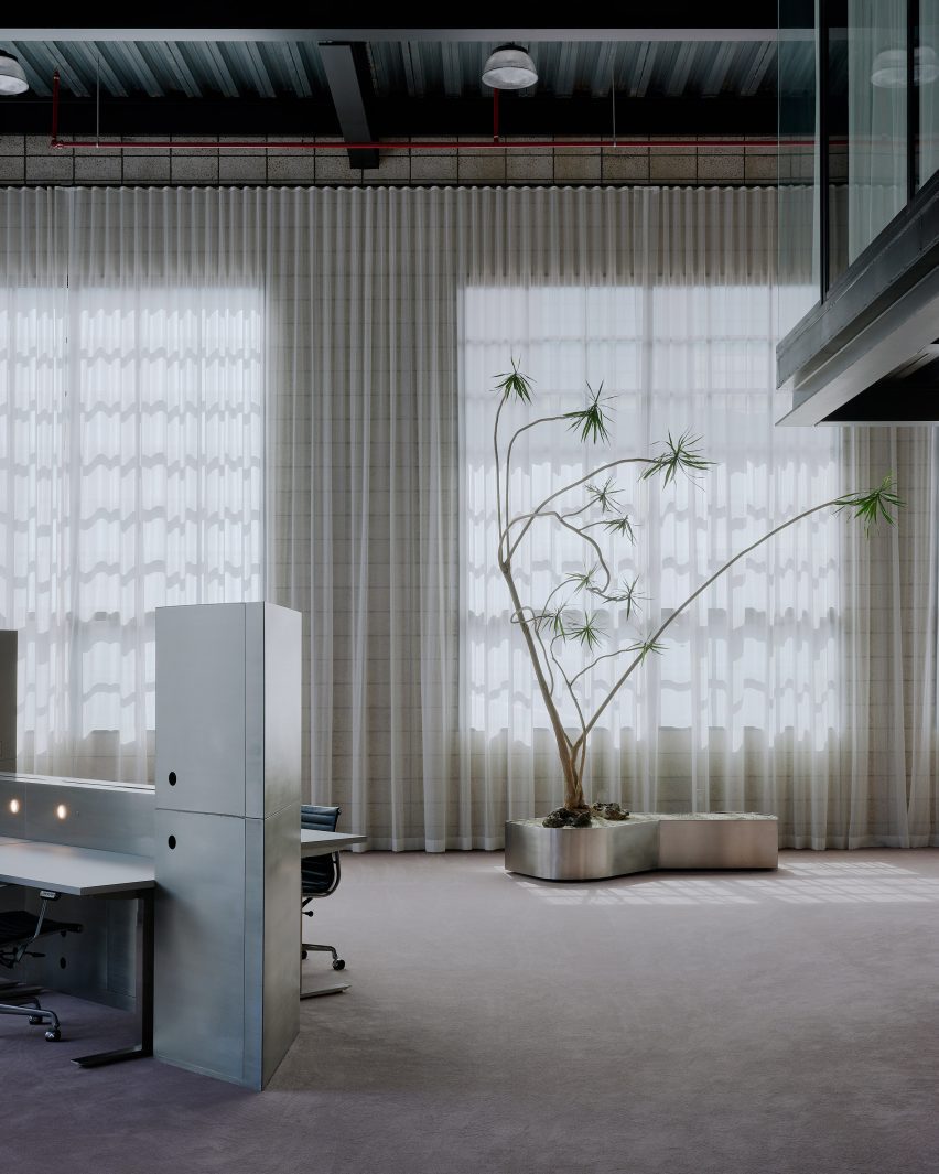 Retrofuturistic office by Charlap Hyman & Herrero