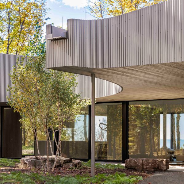Chatham Residence in Upstate New York by Desai Chia
