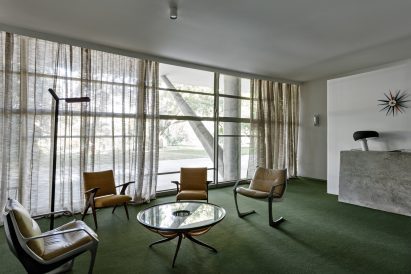 Niemeyer's Bienal Pavilion becomes a site to examine Brasília's architecture and atmosphere