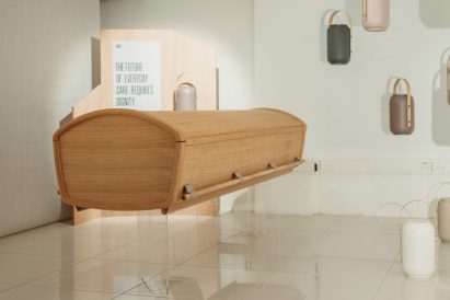 Lightweight coffin